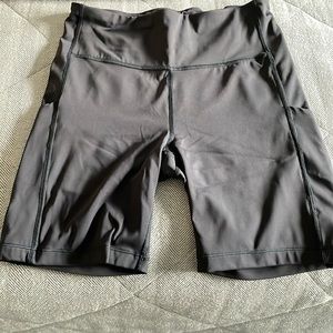 Athleta Black Ultimate Stash Pocket 7 Short